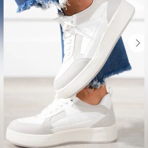 Mia Dice White and Gray Sneakers Size 7 Women’s